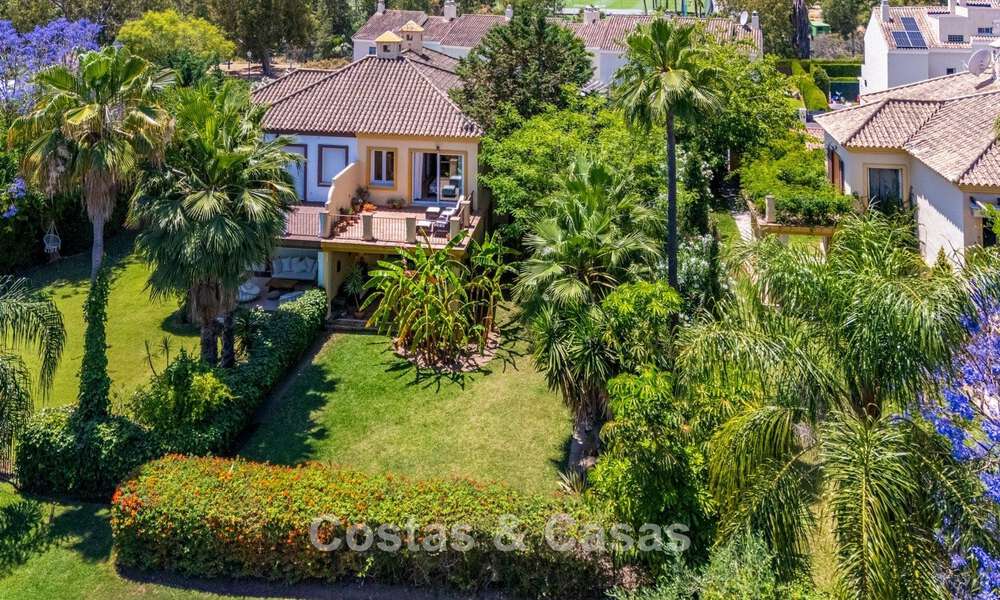 Semi-detached villa with excellent potential for sale, frontline golf in Nueva Andalucía, Marbella 802937