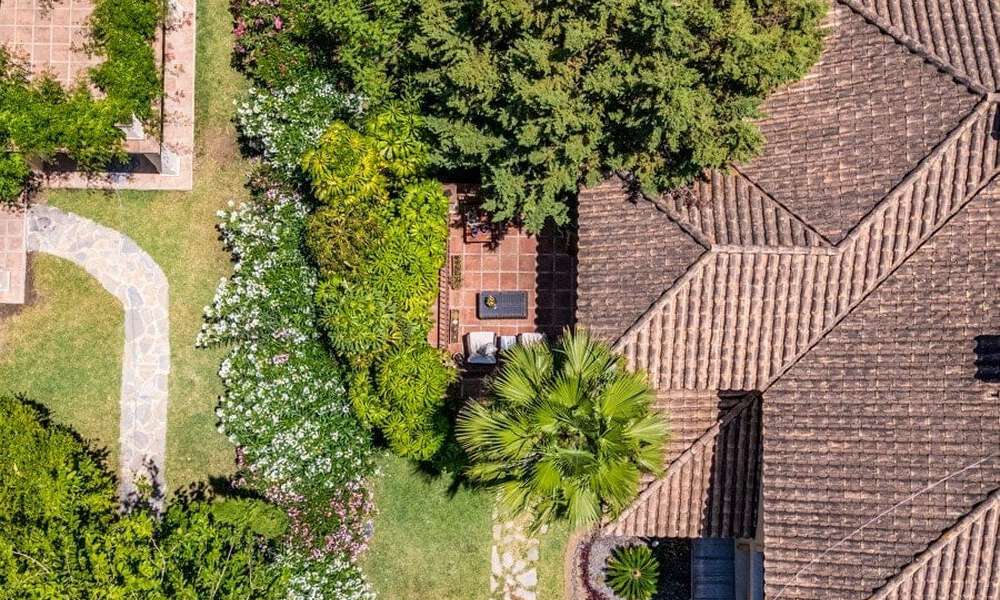 Semi-detached villa with excellent potential for sale, frontline golf in Nueva Andalucía, Marbella 802938