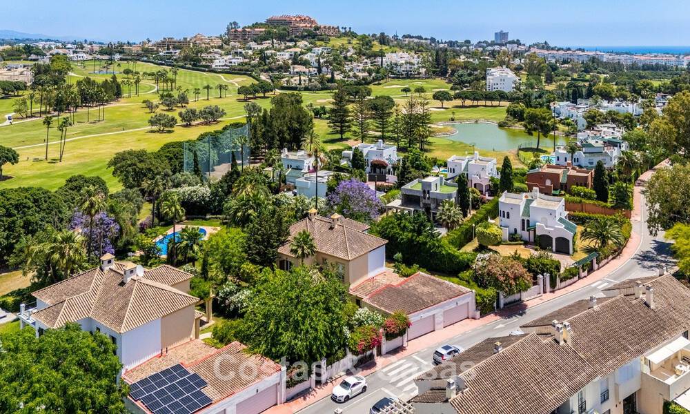 Semi-detached villa with excellent potential for sale, frontline golf in Nueva Andalucía, Marbella 802939