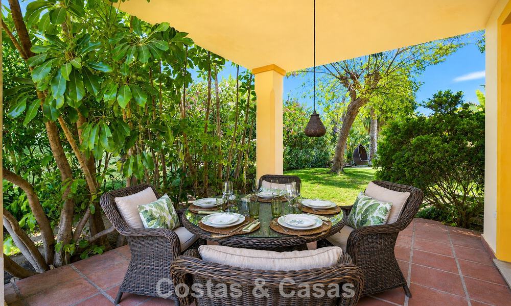 Semi-detached villa with excellent potential for sale, frontline golf in Nueva Andalucía, Marbella 802942