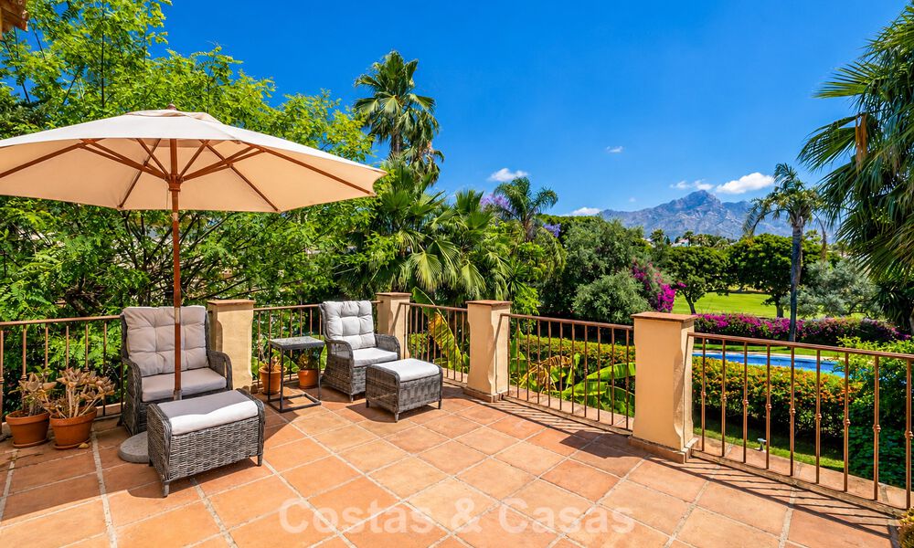 Semi-detached villa with excellent potential for sale, frontline golf in Nueva Andalucía, Marbella 802943