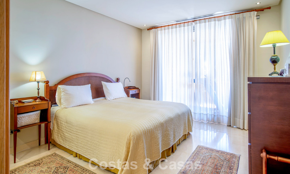 Spacious, luxury apartment for sale with sea view in an exclusive complex on Marbella’s Golden Mile 802960