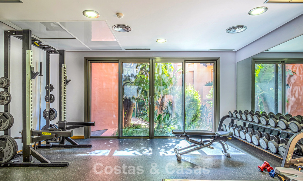 Spacious, luxury apartment for sale with sea view in an exclusive complex on Marbella’s Golden Mile 802970