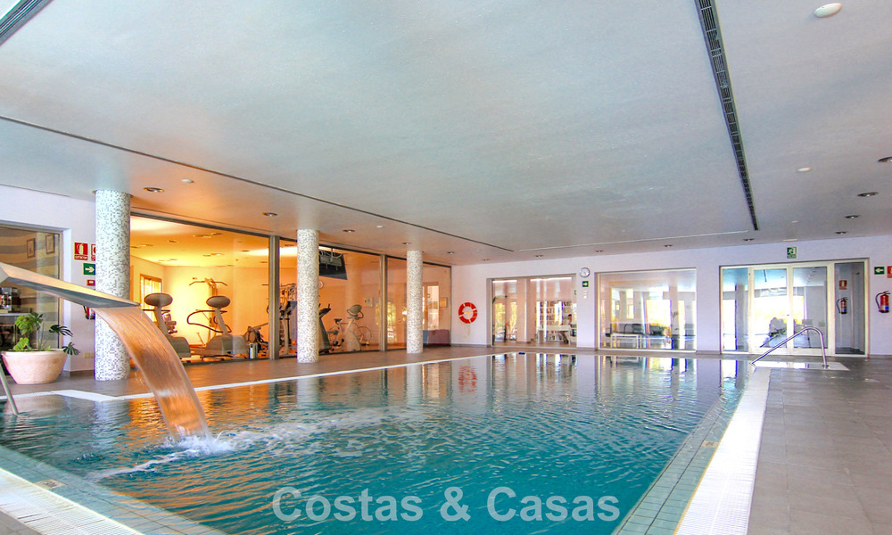 Spacious, luxury apartment for sale with sea view in an exclusive complex on Marbella’s Golden Mile 802974