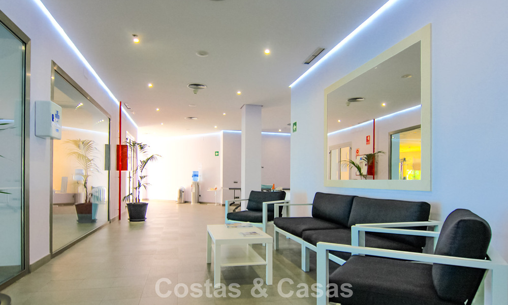Spacious, luxury apartment for sale with sea view in an exclusive complex on Marbella’s Golden Mile 802975