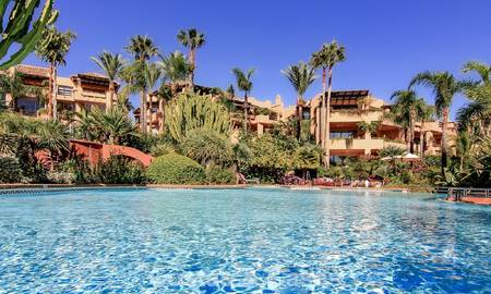 Spacious, luxury apartment for sale with sea view in an exclusive complex on Marbella’s Golden Mile 802976