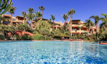 Spacious, luxury apartment for sale with sea view in an exclusive complex on Marbella’s Golden Mile 802976