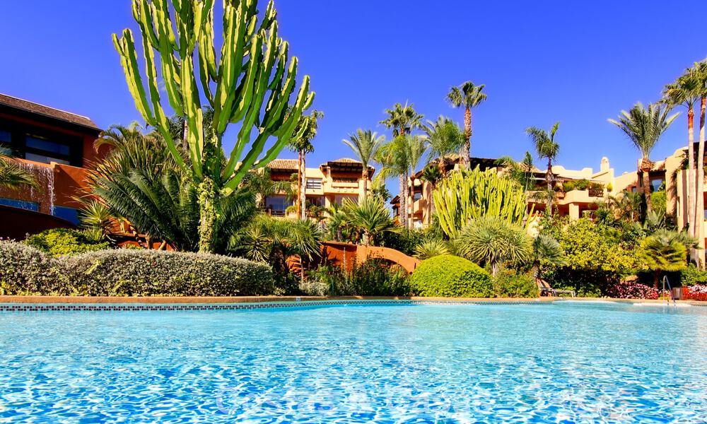 Spacious, luxury apartment for sale with sea view in an exclusive complex on Marbella’s Golden Mile 802977