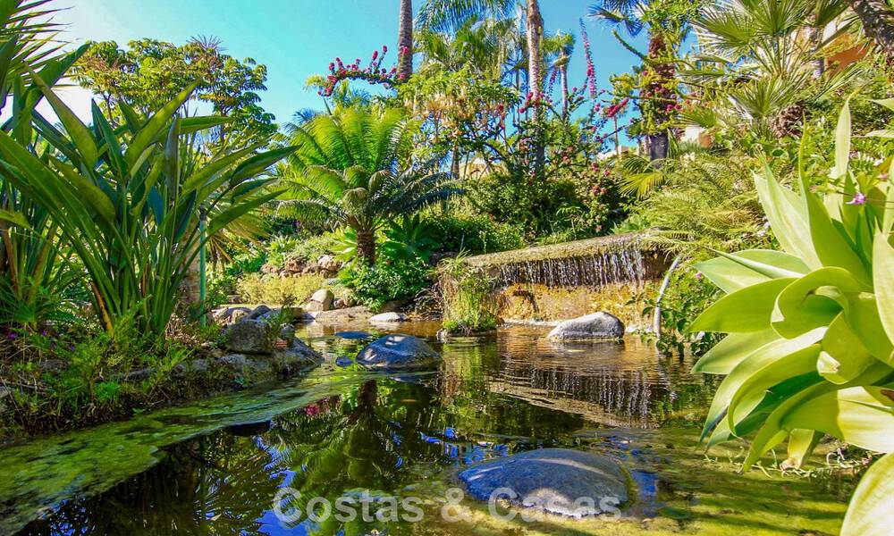 Spacious, luxury apartment for sale with sea view in an exclusive complex on Marbella’s Golden Mile 802978