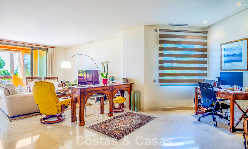Spacious, luxury apartment for sale with sea view in an exclusive complex on Marbella’s Golden Mile 802985
