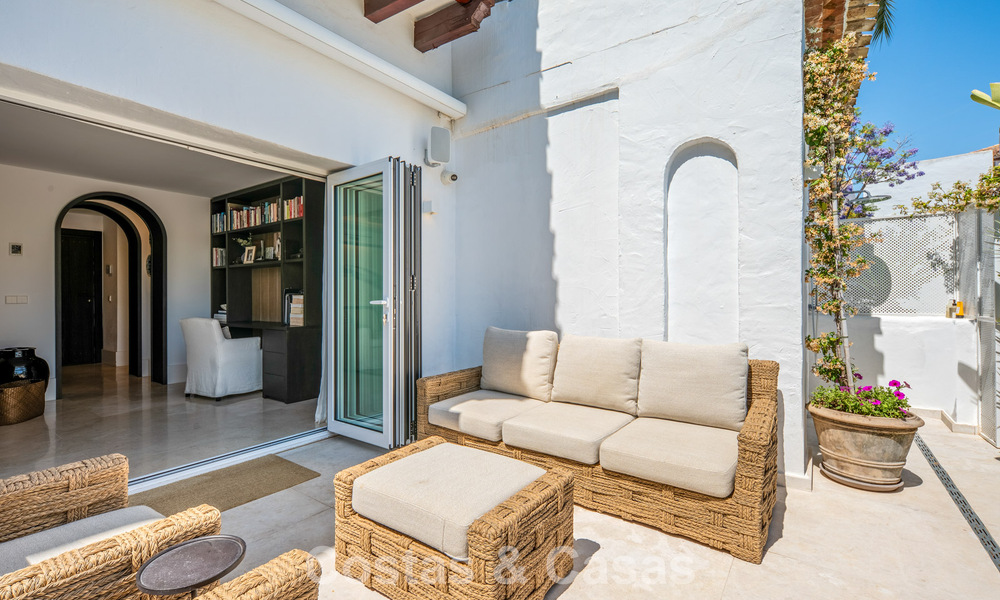 Exclusively renovated luxury apartment for sale in Puente Romano, Marbella 802995