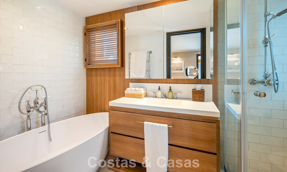 Exclusively renovated luxury apartment for sale in Puente Romano, Marbella 802998
