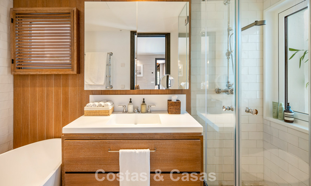 Exclusively renovated luxury apartment for sale in Puente Romano, Marbella 802999