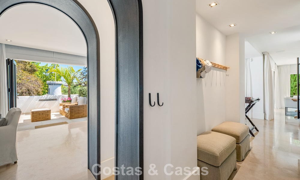 Exclusively renovated luxury apartment for sale in Puente Romano, Marbella 803008
