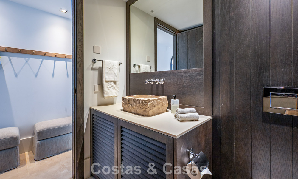 Exclusively renovated luxury apartment for sale in Puente Romano, Marbella 803011