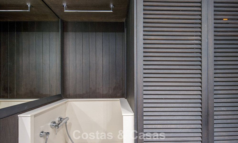 Exclusively renovated luxury apartment for sale in Puente Romano, Marbella 803012