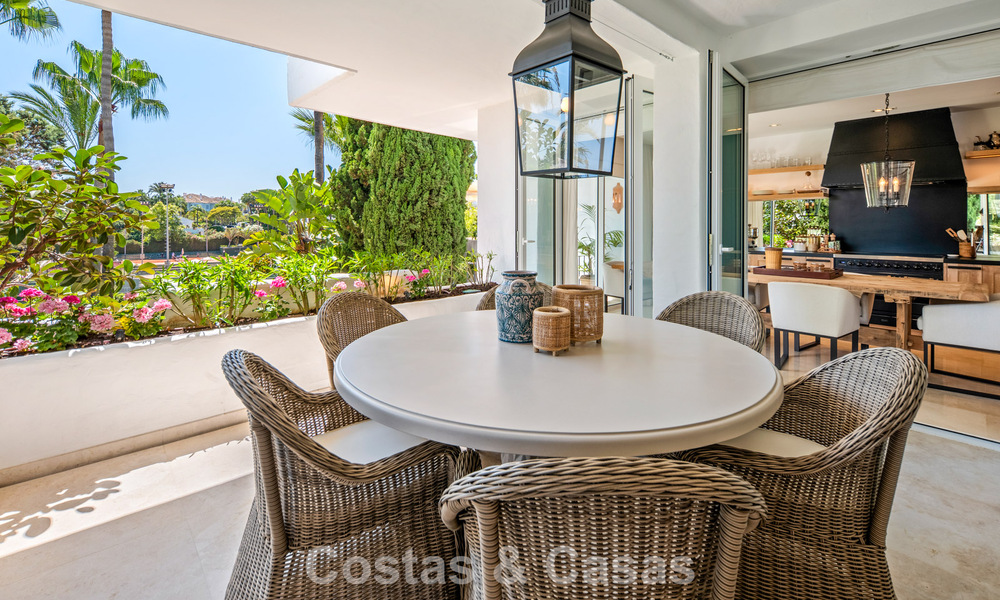 Exclusively renovated luxury apartment for sale in Puente Romano, Marbella 803019
