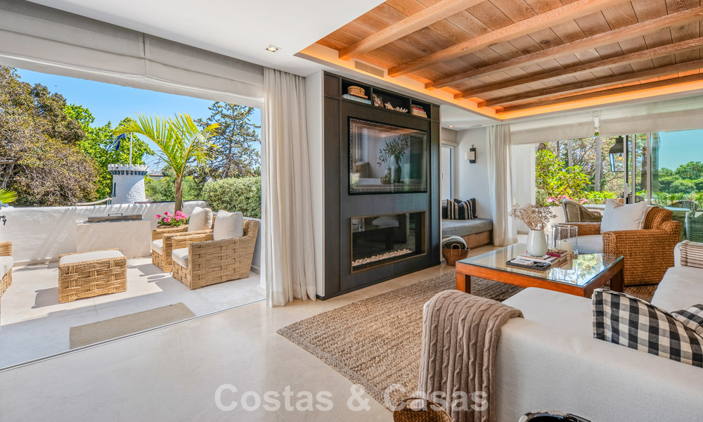Exclusively renovated luxury apartment for sale in Puente Romano, Marbella 803029