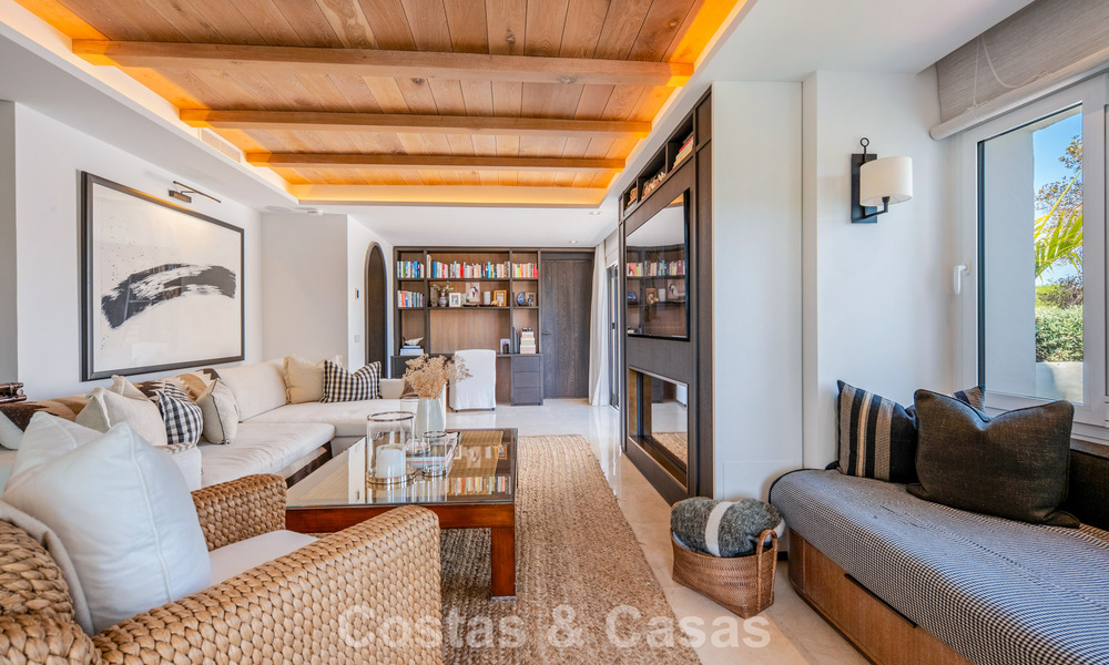 Exclusively renovated luxury apartment for sale in Puente Romano, Marbella 803031