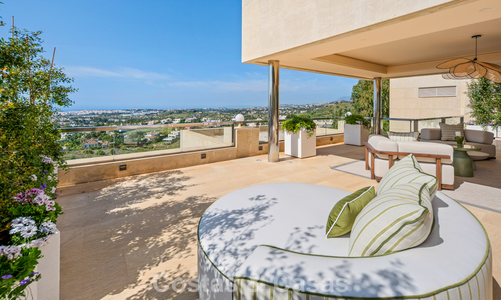 Exclusive, modern duplex penthouse with panoramic sea views for sale in Nueva Andalucía, Marbella 803041