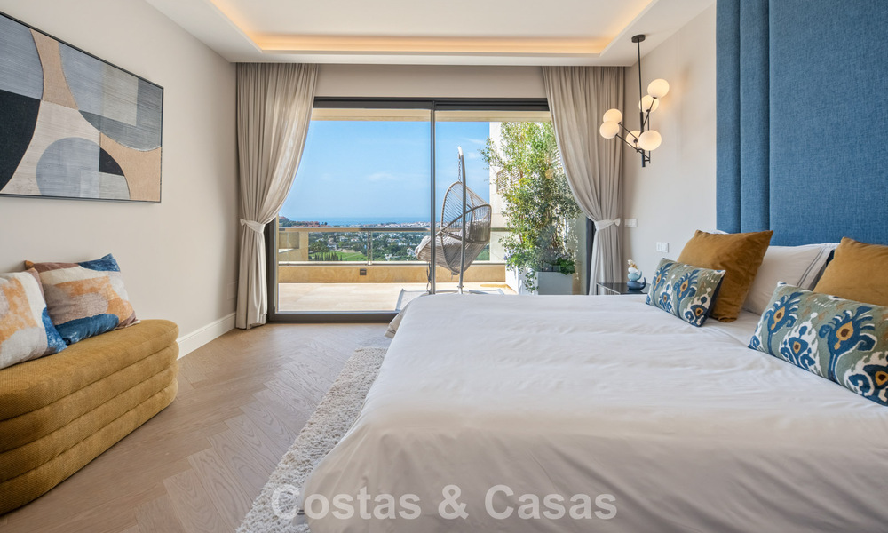 Exclusive, modern duplex penthouse with panoramic sea views for sale in Nueva Andalucía, Marbella 803051