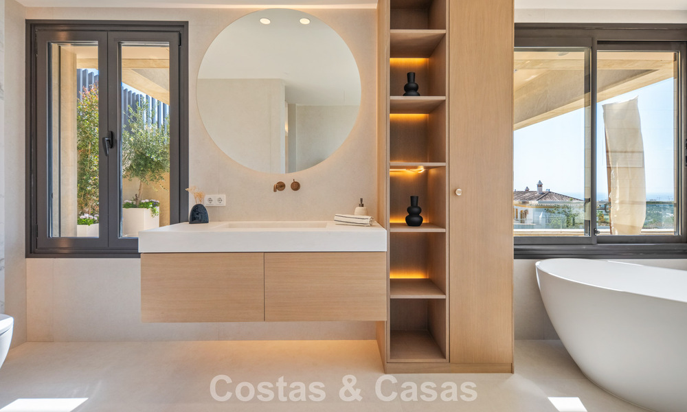 Exclusive, modern duplex penthouse with panoramic sea views for sale in Nueva Andalucía, Marbella 803057