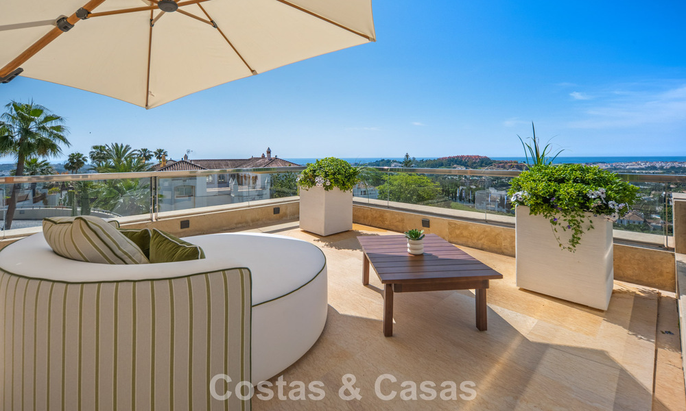 Exclusive, modern duplex penthouse with panoramic sea views for sale in Nueva Andalucía, Marbella 803058