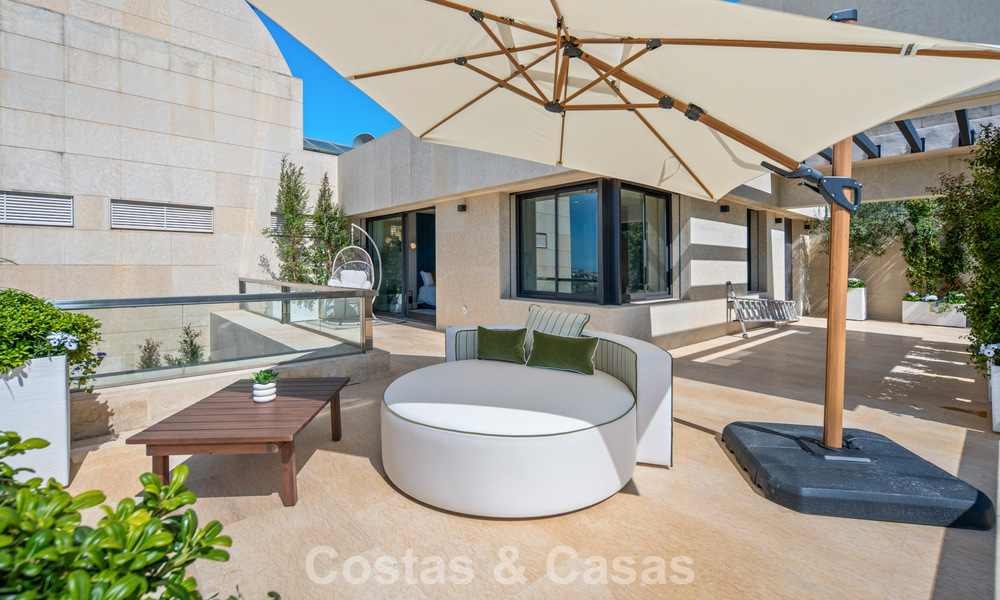 Exclusive, modern duplex penthouse with panoramic sea views for sale in Nueva Andalucía, Marbella 803059