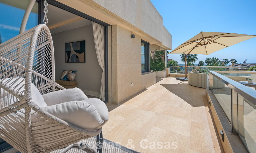 Exclusive, modern duplex penthouse with panoramic sea views for sale in Nueva Andalucía, Marbella 803060