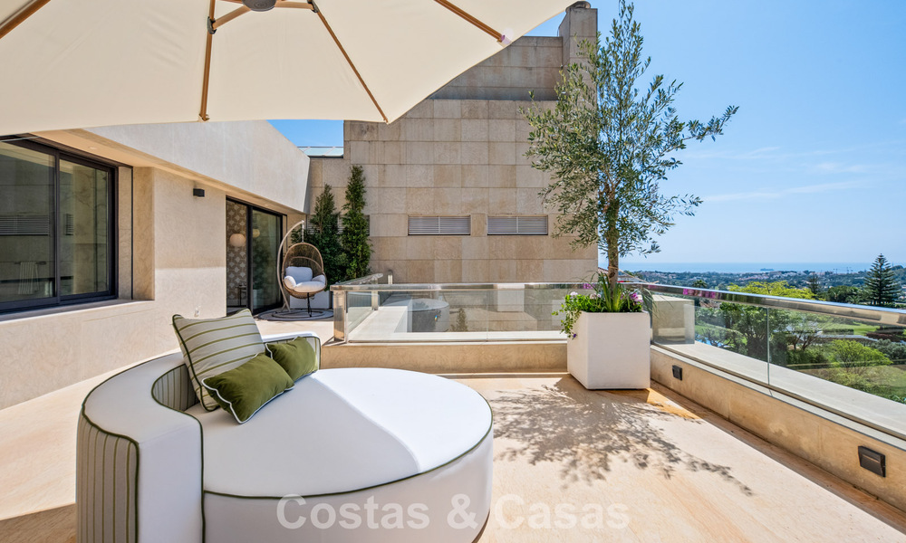 Exclusive, modern duplex penthouse with panoramic sea views for sale in Nueva Andalucía, Marbella 803102