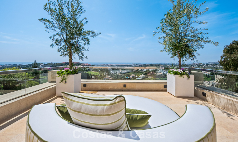 Exclusive, modern duplex penthouse with panoramic sea views for sale in Nueva Andalucía, Marbella 803104