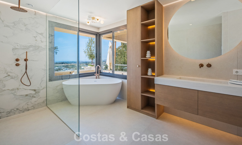 Exclusive, modern duplex penthouse with panoramic sea views for sale in Nueva Andalucía, Marbella 803105