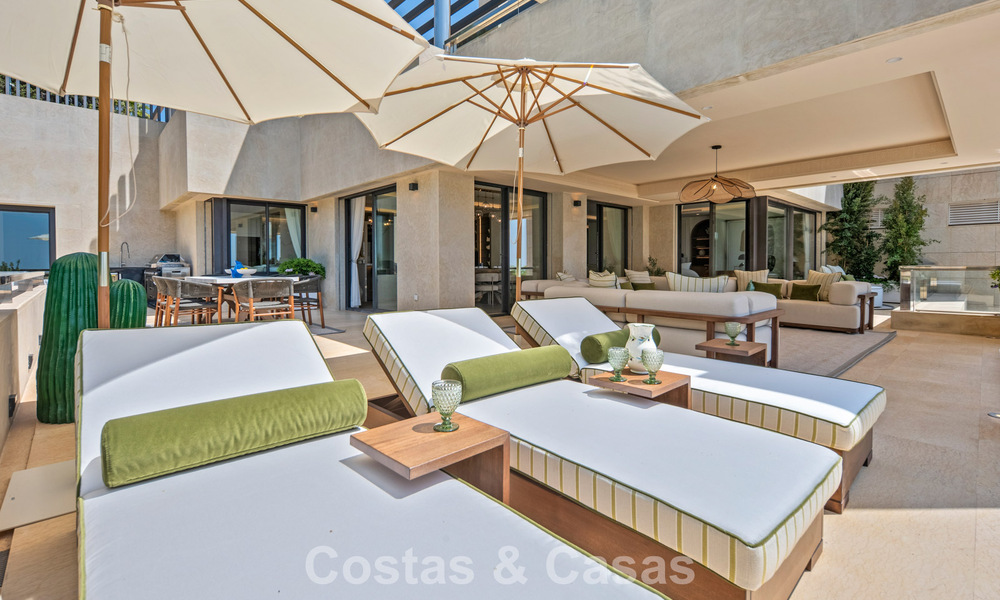 Exclusive, modern duplex penthouse with panoramic sea views for sale in Nueva Andalucía, Marbella 803116