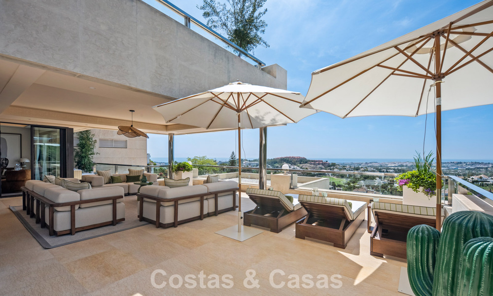 Exclusive, modern duplex penthouse with panoramic sea views for sale in Nueva Andalucía, Marbella 803119