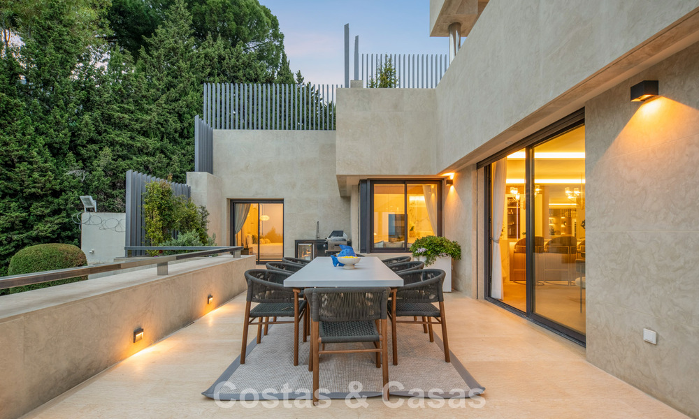 Exclusive, modern duplex penthouse with panoramic sea views for sale in Nueva Andalucía, Marbella 803124