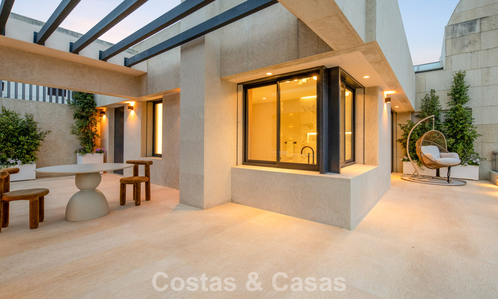 Exclusive, modern duplex penthouse with panoramic sea views for sale in Nueva Andalucía, Marbella 803127