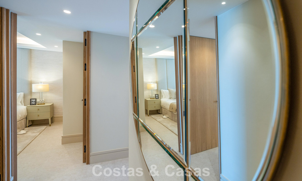 Luxury frontline marina apartment for sale with direct marina views in Puerto Banús, Marbella 803159