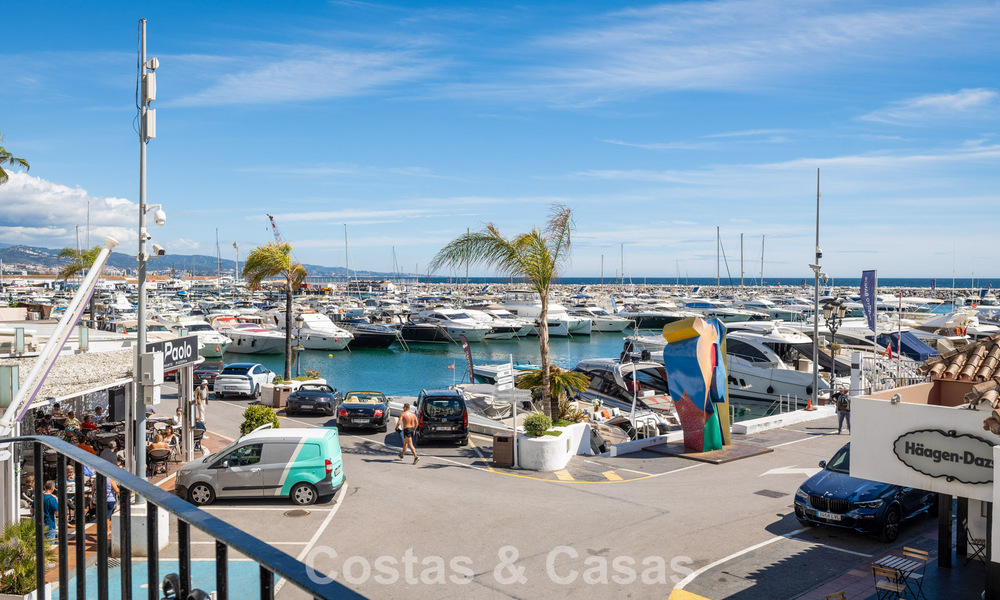 Luxury frontline marina apartment for sale with direct marina views in Puerto Banús, Marbella 803165