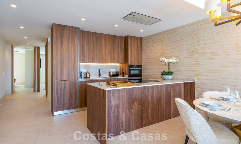 Luxury frontline marina apartment for sale with direct marina views in Puerto Banús, Marbella 803169