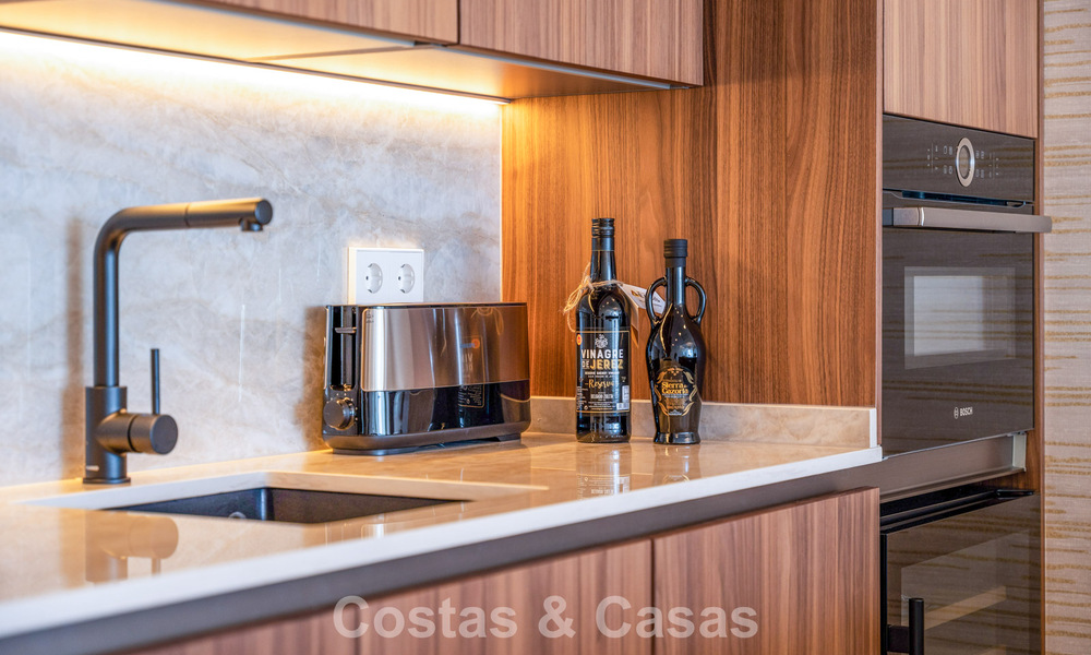 Luxury frontline marina apartment for sale with direct marina views in Puerto Banús, Marbella 803171
