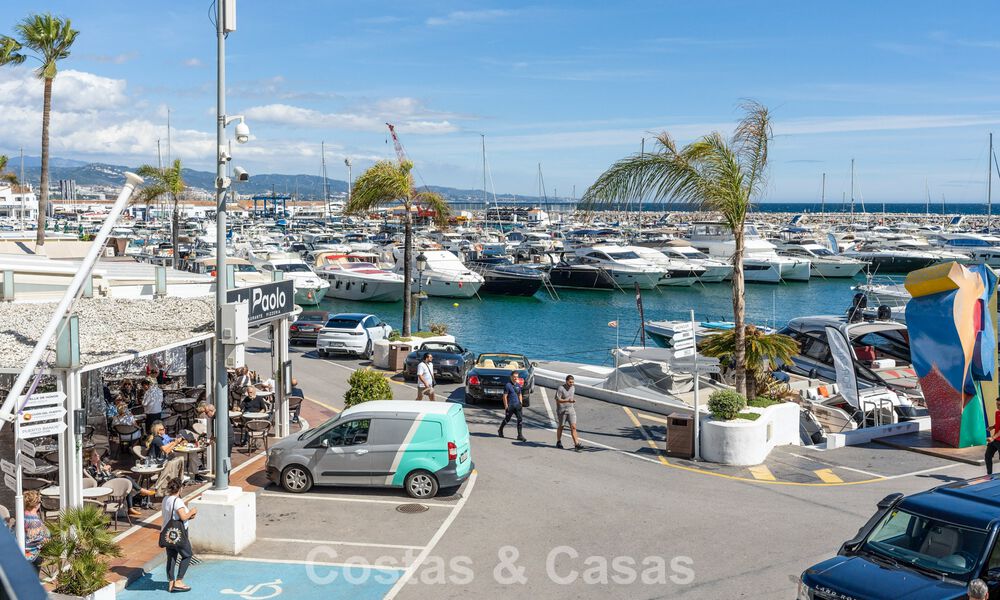 Luxury frontline marina apartment for sale with direct marina views in Puerto Banús, Marbella 803173