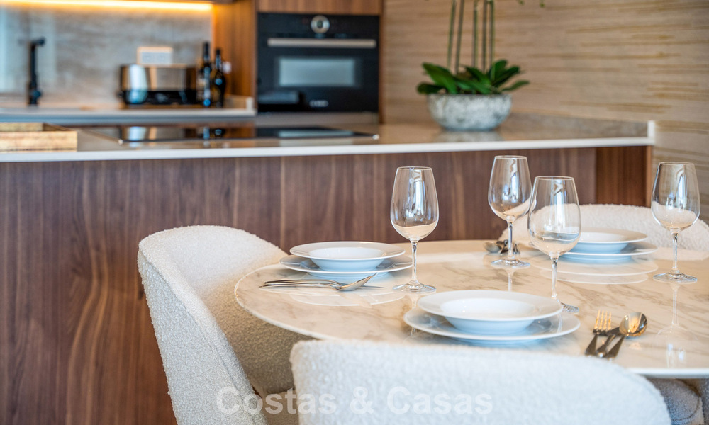 Luxury frontline marina apartment for sale with direct marina views in Puerto Banús, Marbella 803175