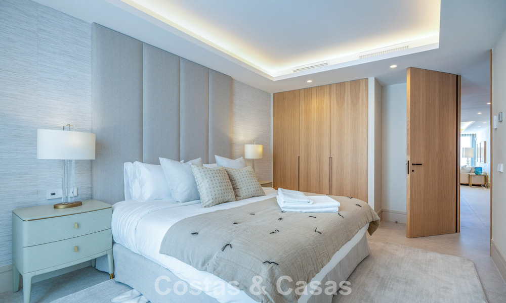 Luxury frontline marina apartment for sale with direct marina views in Puerto Banús, Marbella 803190