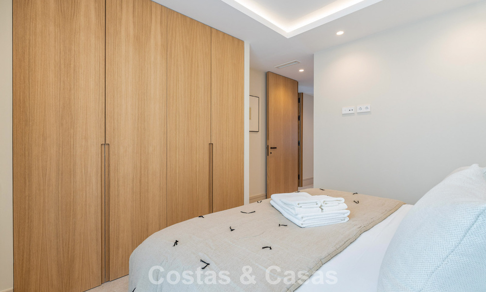 Luxury frontline marina apartment for sale with direct marina views in Puerto Banús, Marbella 803194