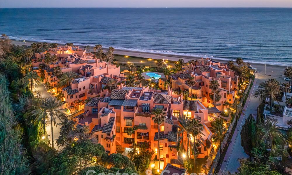 First-class duplex penthouse for sale in a beachfront development in Los Monteros, East Marbella 803199