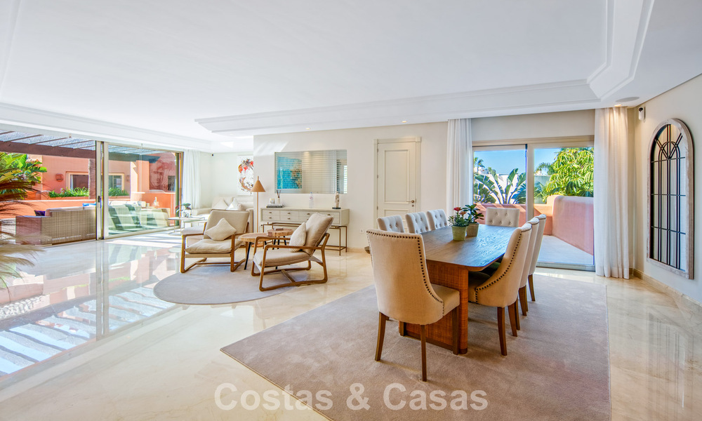 First-class duplex penthouse for sale in a beachfront development in Los Monteros, East Marbella 803204