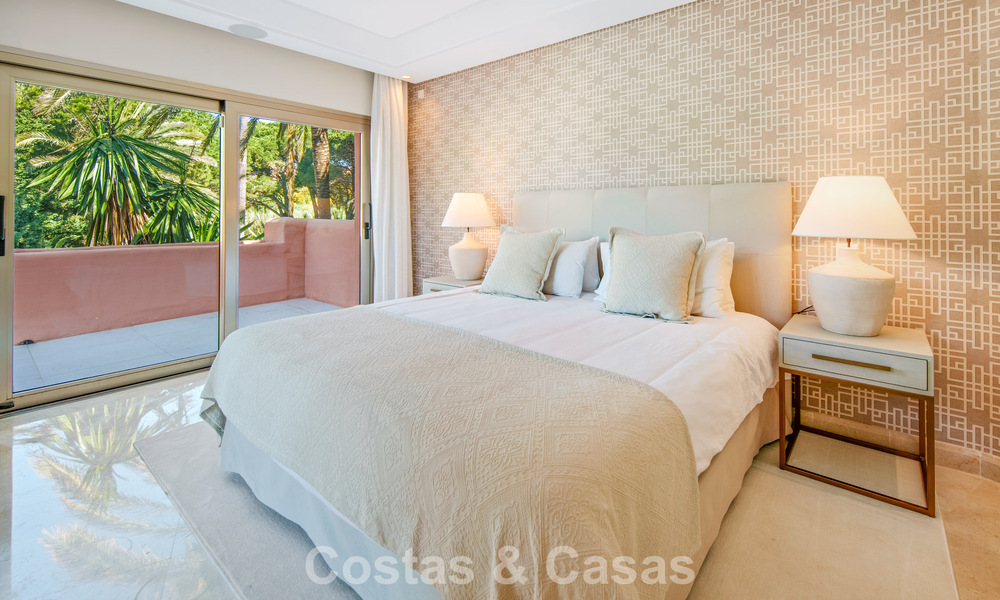 First-class duplex penthouse for sale in a beachfront development in Los Monteros, East Marbella 803207