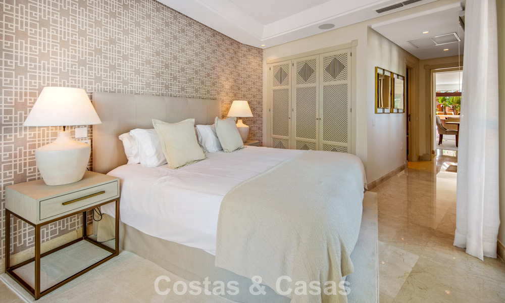 First-class duplex penthouse for sale in a beachfront development in Los Monteros, East Marbella 803208