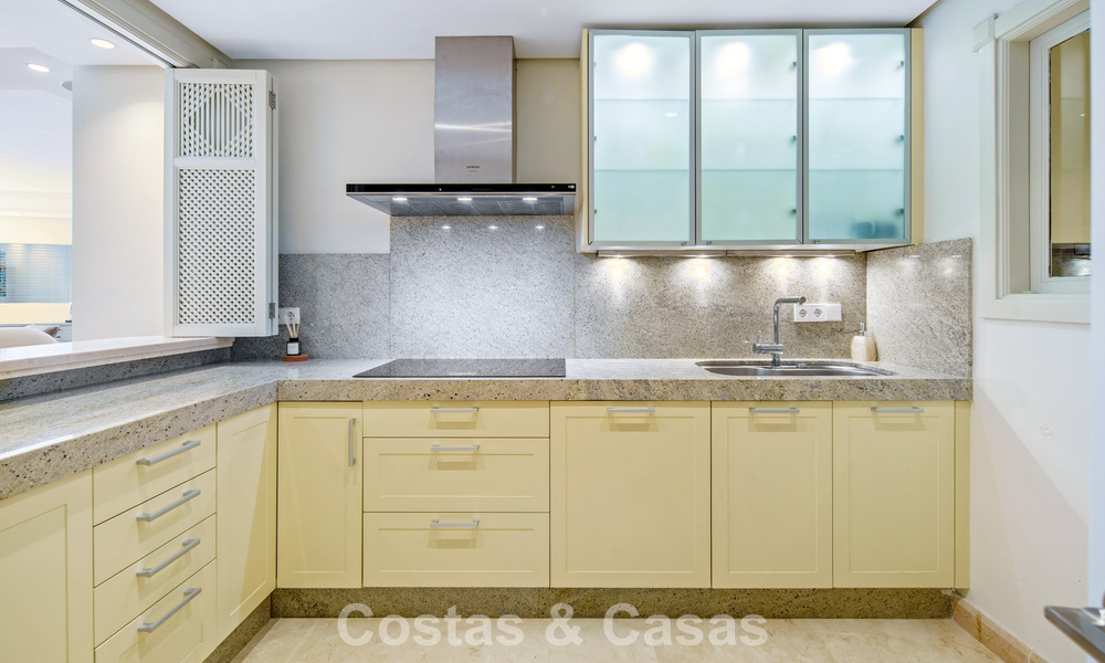 First-class duplex penthouse for sale in a beachfront development in Los Monteros, East Marbella 803216