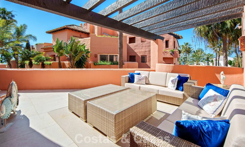 First-class duplex penthouse for sale in a beachfront development in Los Monteros, East Marbella 803217